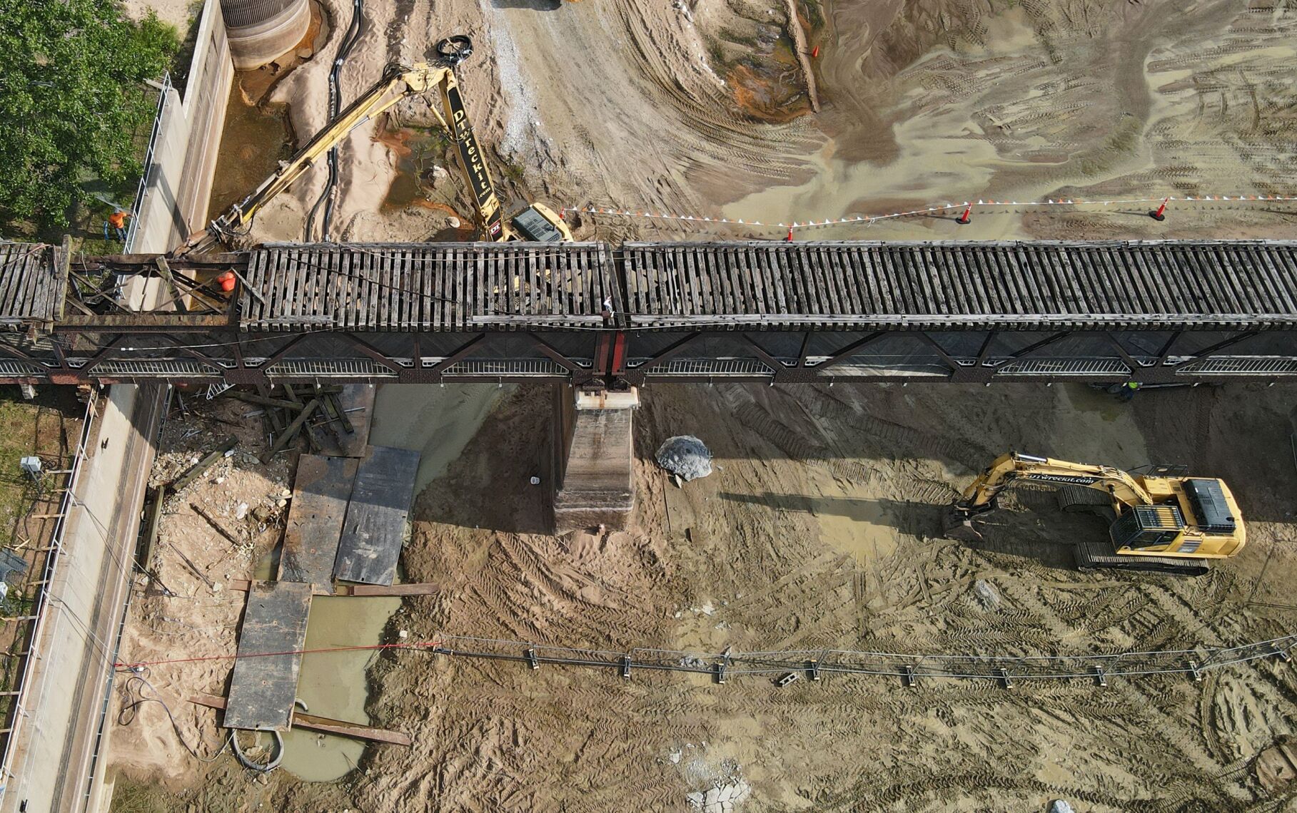 Pedestrian Bridge Demolish
